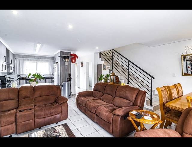 3 BEDROOM SECTIONAL TITLE FOR SALE IN BRACKENDOWNS